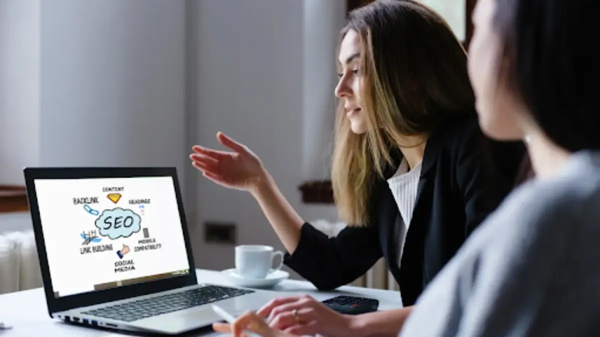 Digital marketing consultant discussing local SEO optimization services.